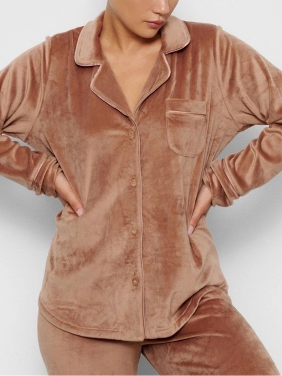 SKIMS Other - SKIMS Plush Velvet Button-Front Pajama Top in Taupe